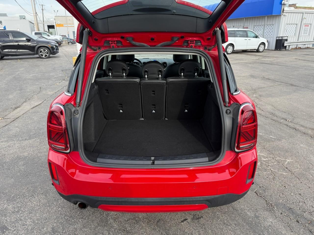 MINI Countryman Vehicle Full-screen Gallery Image 08