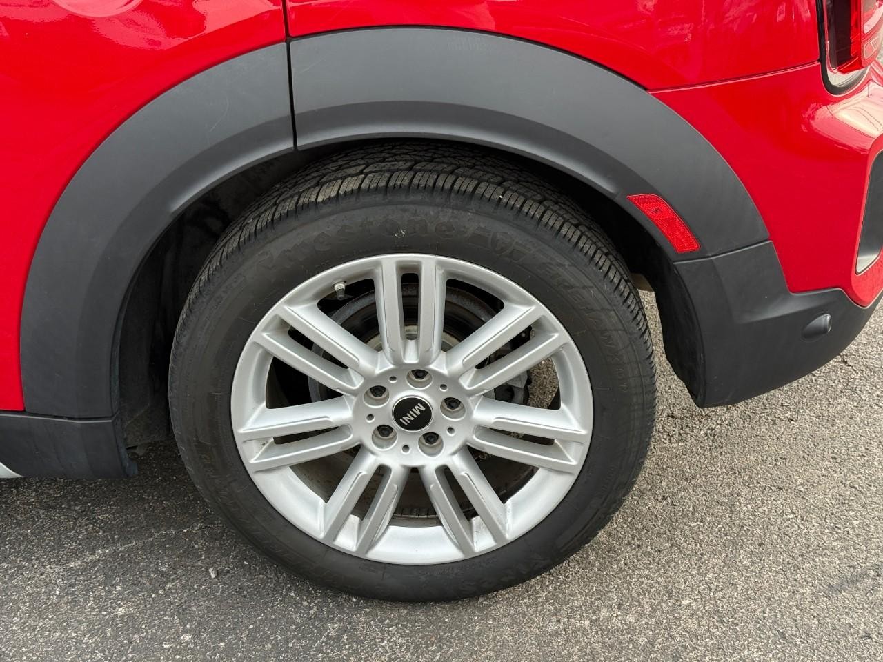 MINI Countryman Vehicle Full-screen Gallery Image 09