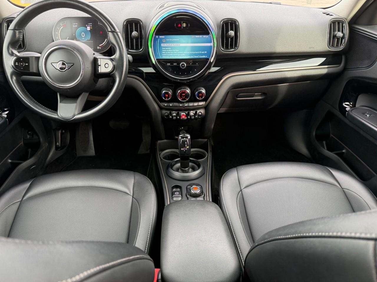 MINI Countryman Vehicle Full-screen Gallery Image 11