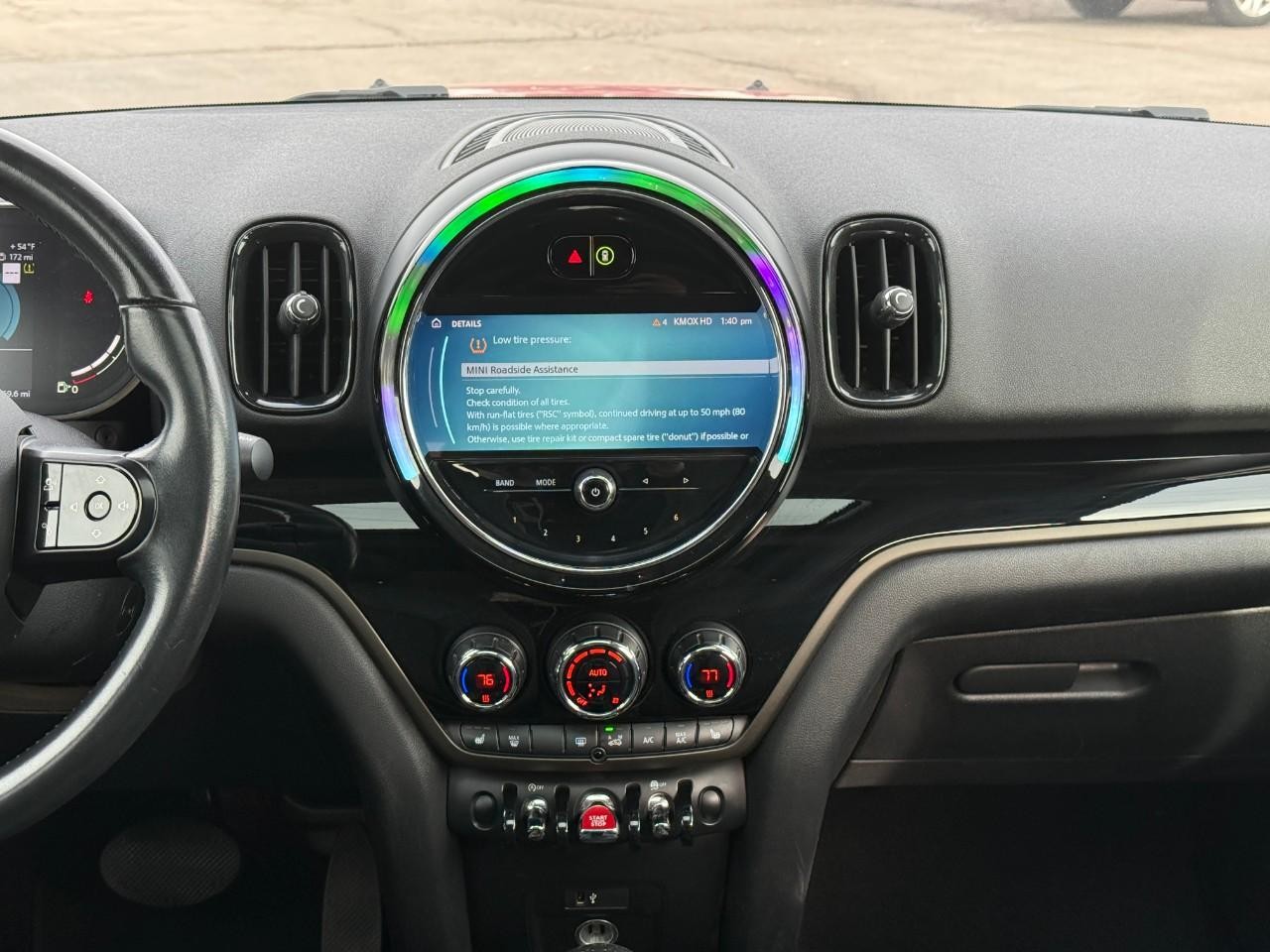 MINI Countryman Vehicle Full-screen Gallery Image 13