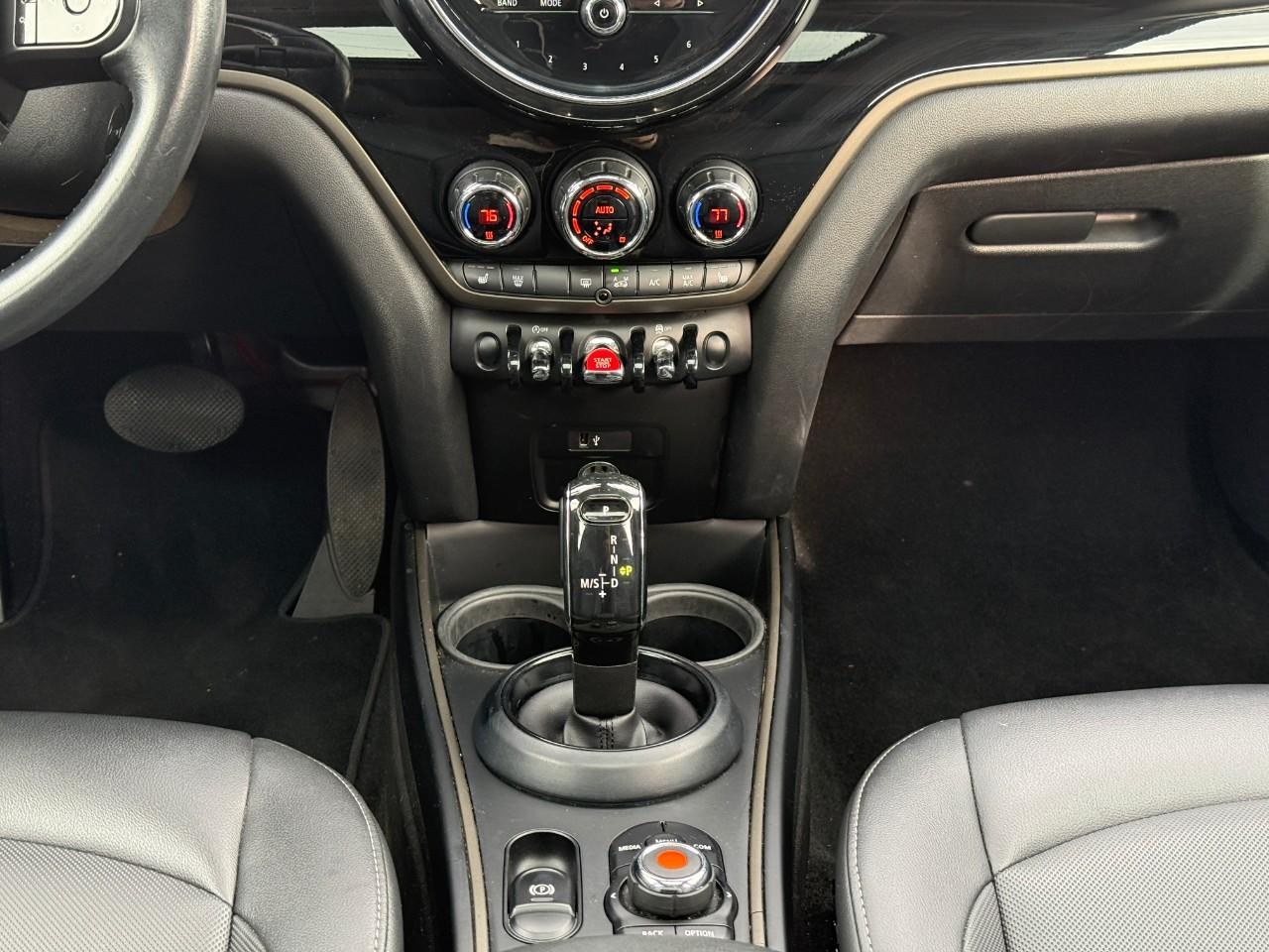 MINI Countryman Vehicle Full-screen Gallery Image 14