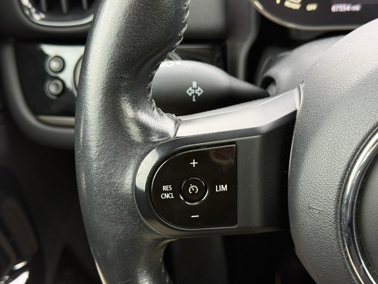 MINI Countryman Vehicle Full-screen Gallery Image 19