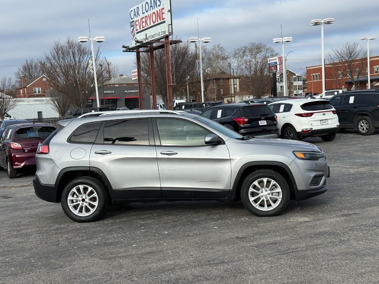 Jeep Cherokee Vehicle Full-screen Gallery Image 05