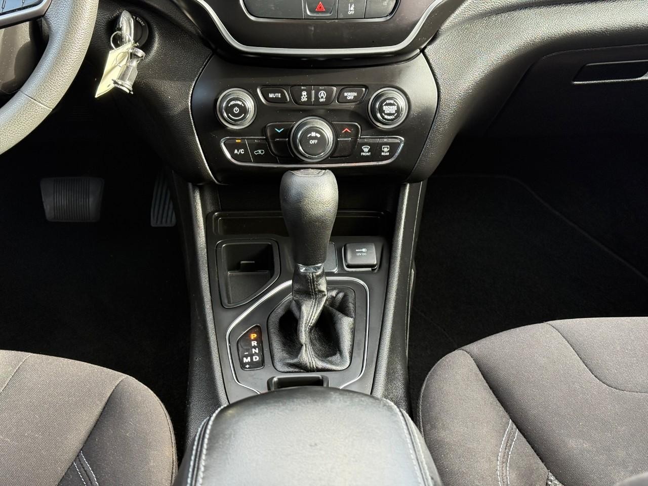 Jeep Cherokee Vehicle Full-screen Gallery Image 14