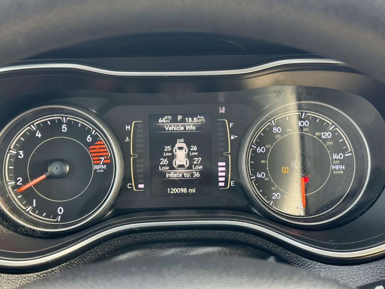 Jeep Cherokee Vehicle Full-screen Gallery Image 20