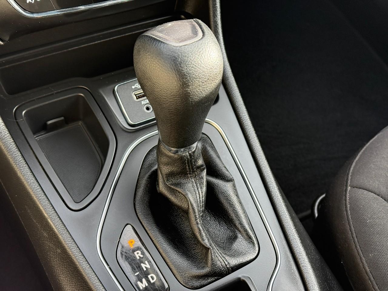 Jeep Cherokee Vehicle Full-screen Gallery Image 21