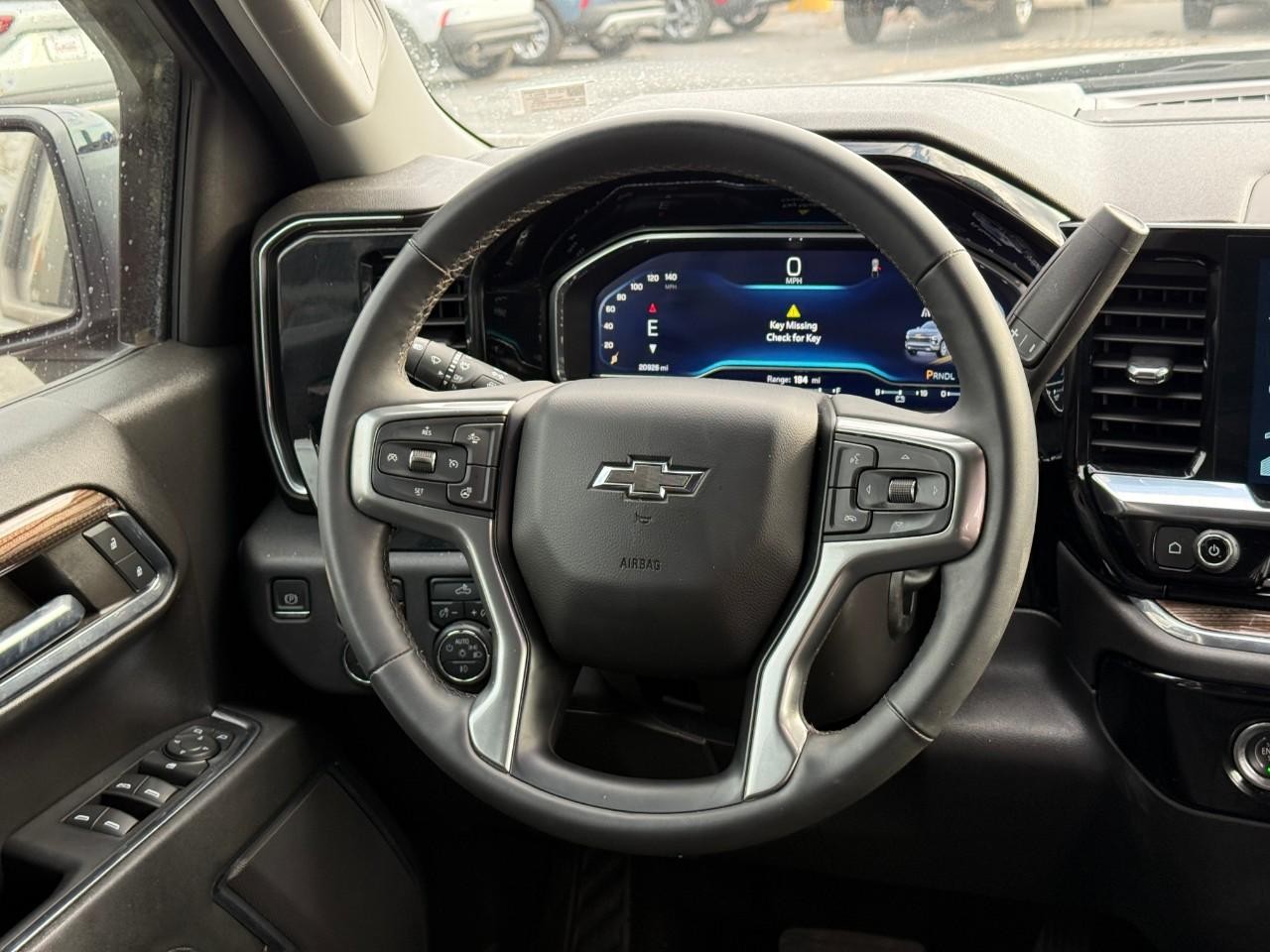 Chevrolet Silverado 1500 Vehicle Full-screen Gallery Image 11