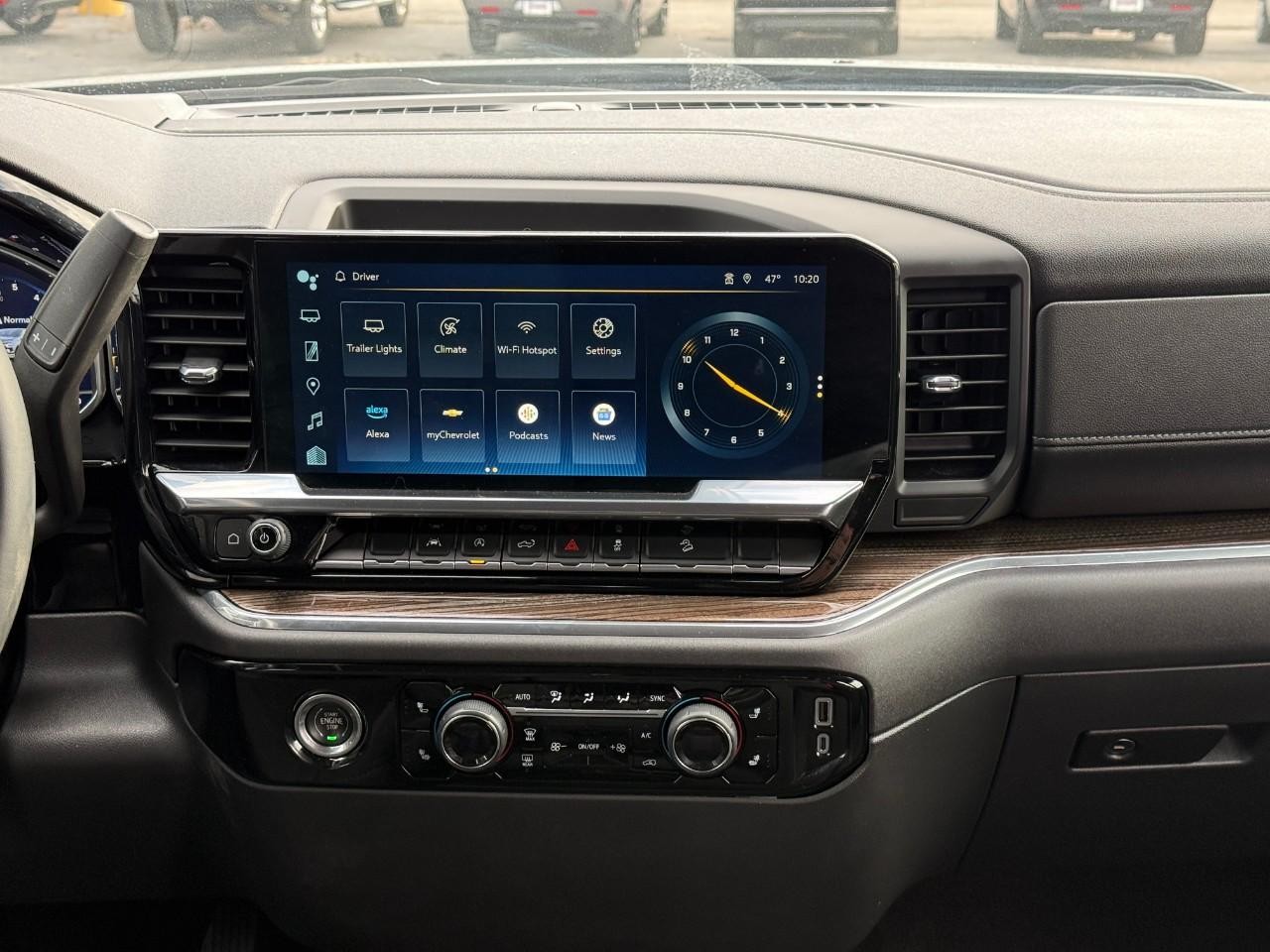 Chevrolet Silverado 1500 Vehicle Full-screen Gallery Image 12