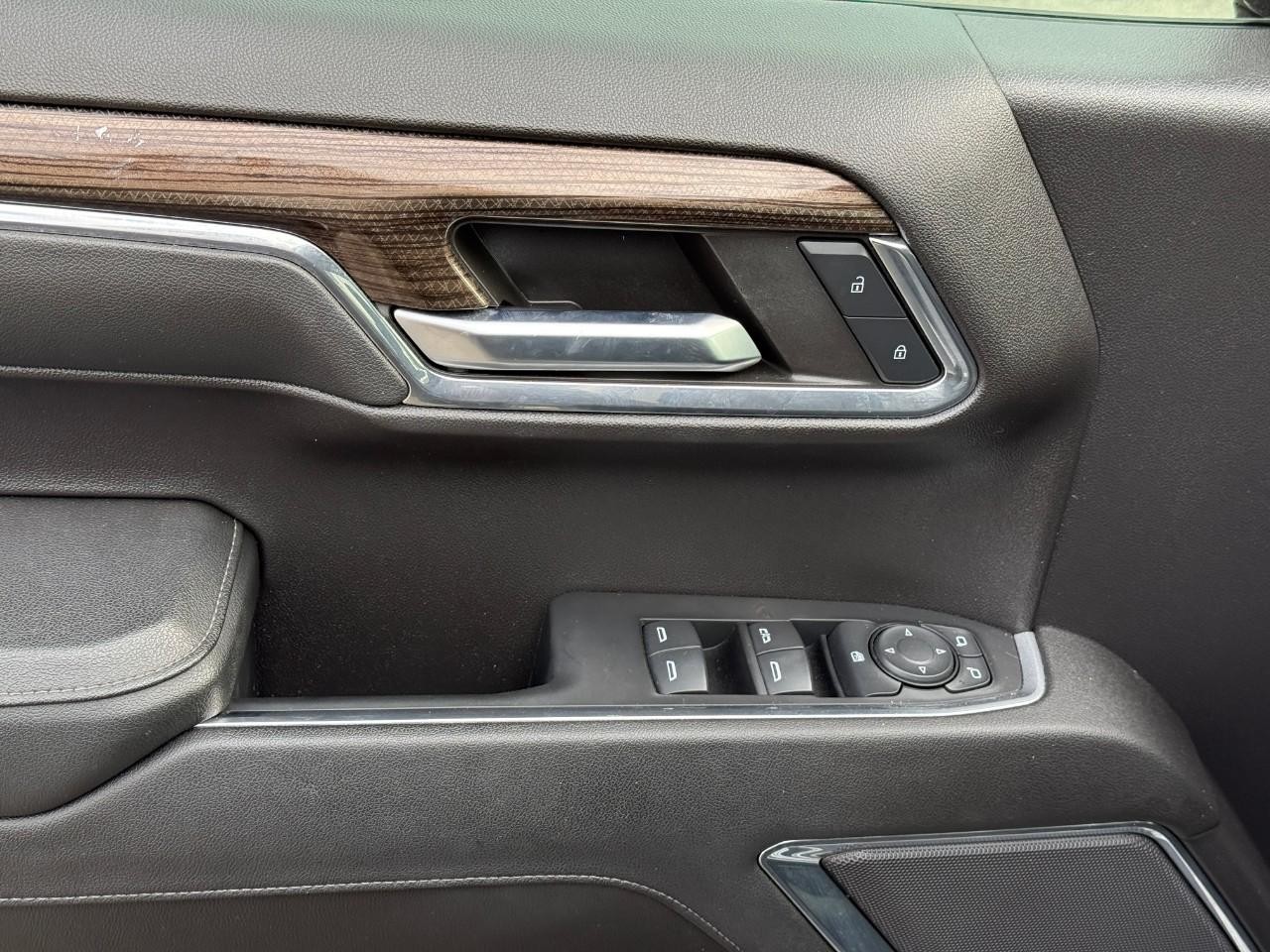 Chevrolet Silverado 1500 Vehicle Full-screen Gallery Image 14