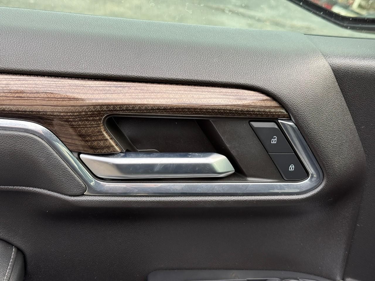 Chevrolet Silverado 1500 Vehicle Full-screen Gallery Image 15