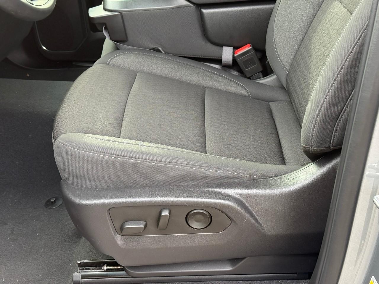 Chevrolet Silverado 1500 Vehicle Full-screen Gallery Image 16