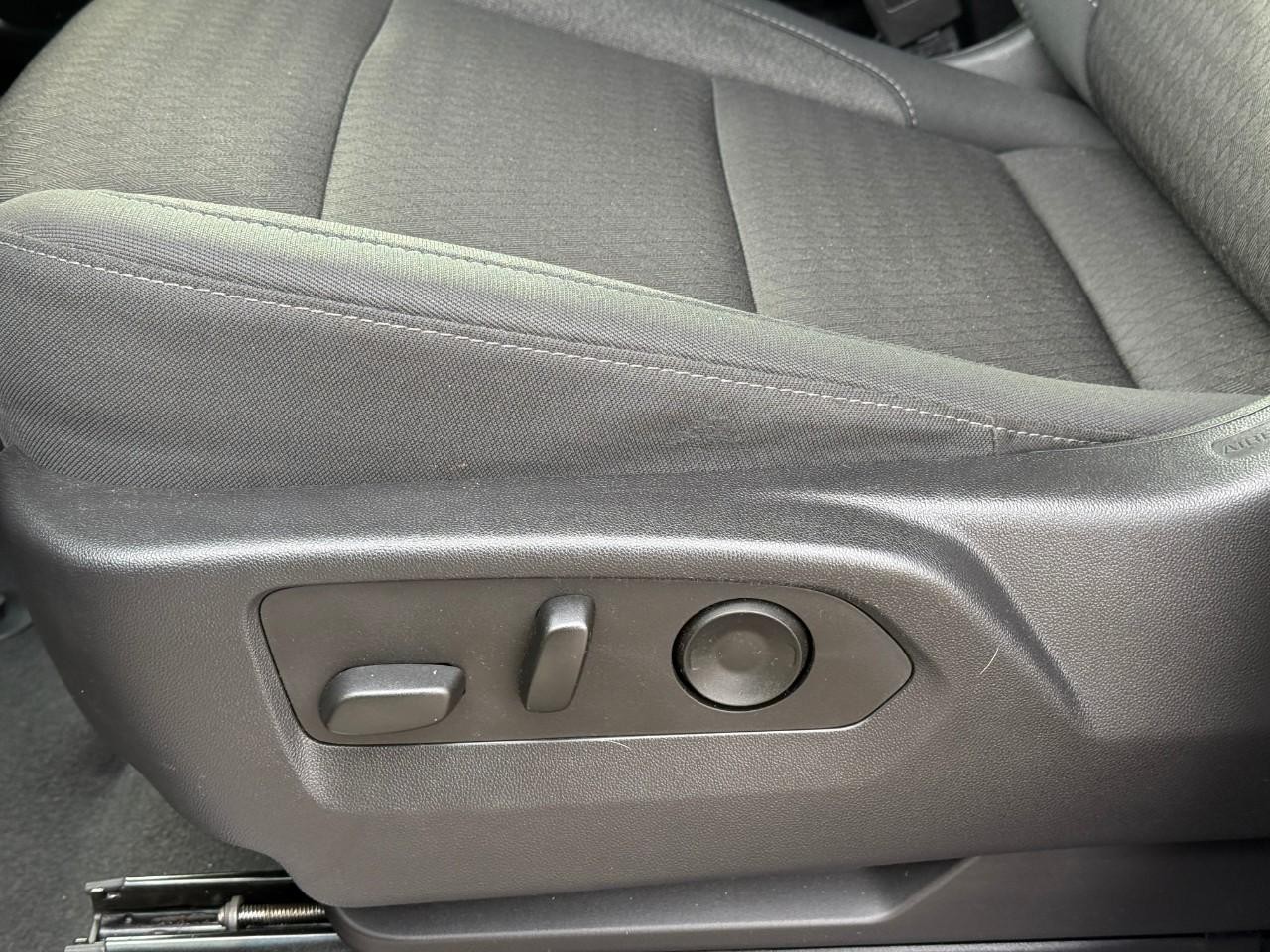 Chevrolet Silverado 1500 Vehicle Full-screen Gallery Image 17