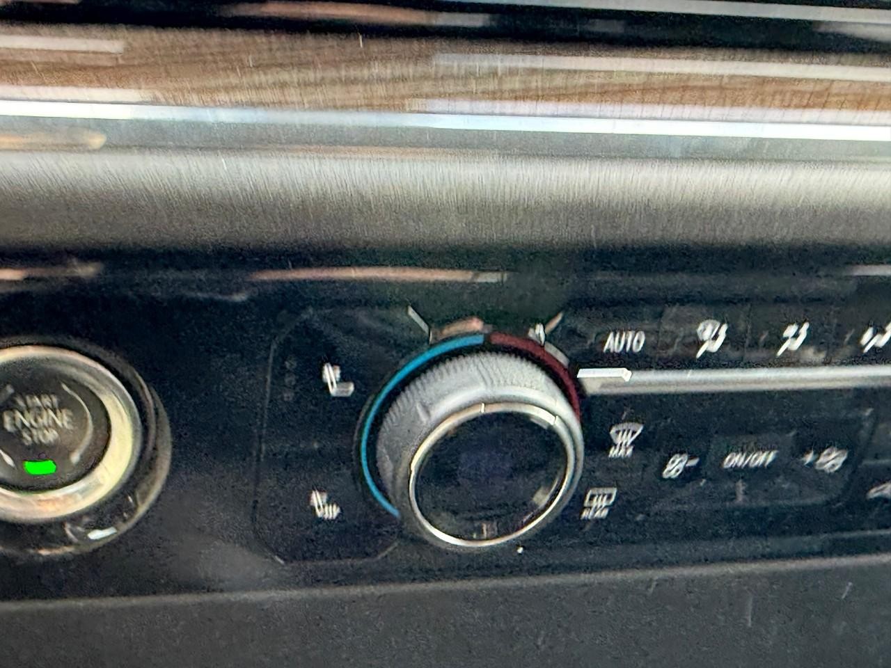 Chevrolet Silverado 1500 Vehicle Full-screen Gallery Image 18