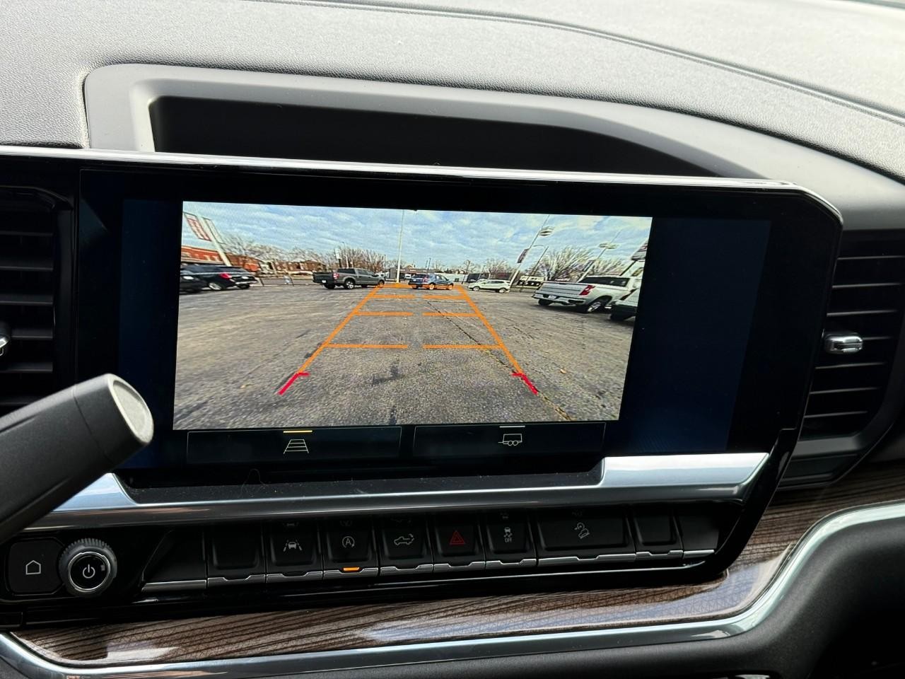 Chevrolet Silverado 1500 Vehicle Full-screen Gallery Image 22