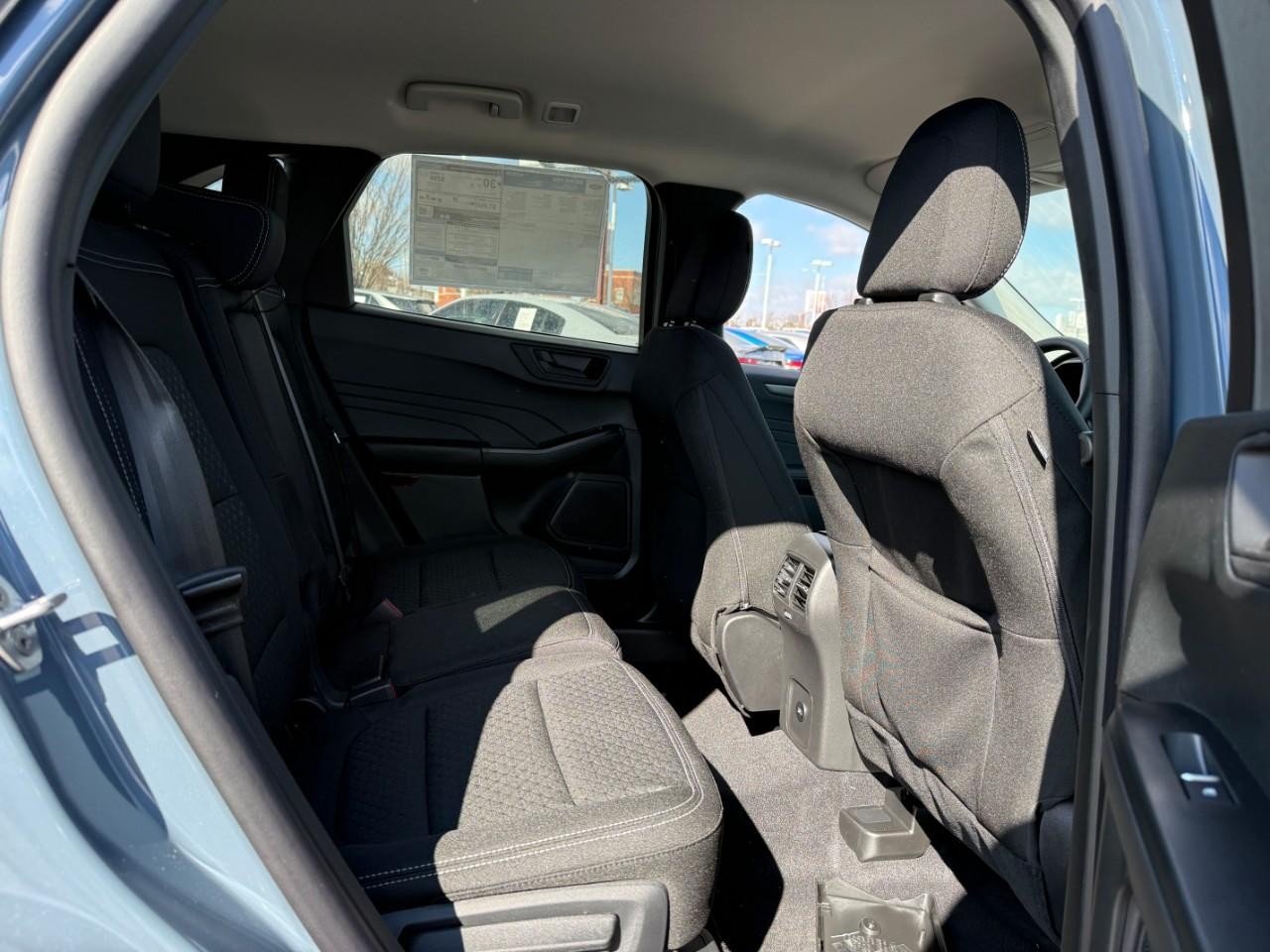 Ford Escape Vehicle Full-screen Gallery Image 05