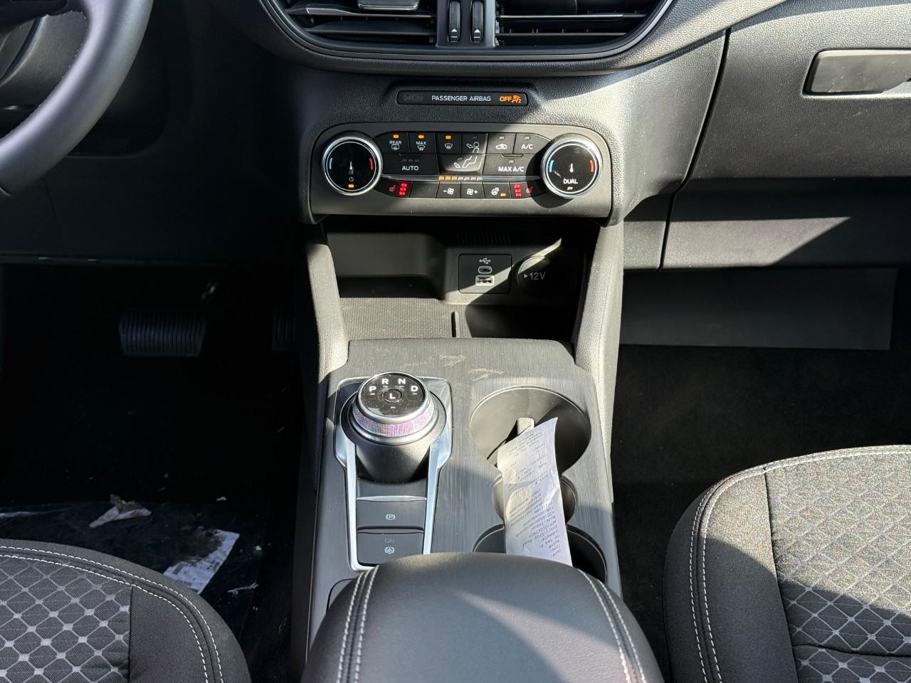 Ford Escape Vehicle Full-screen Gallery Image 10