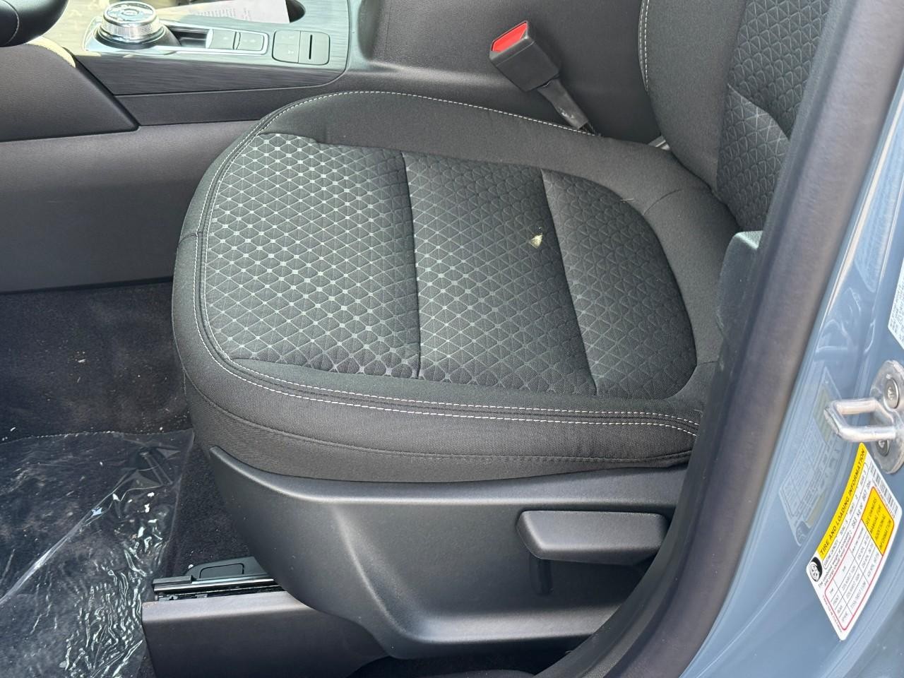 Ford Escape Vehicle Full-screen Gallery Image 12