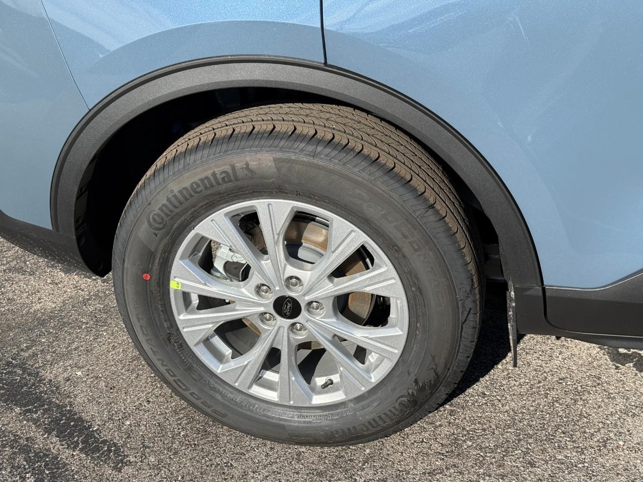 Ford Escape Vehicle Full-screen Gallery Image 04