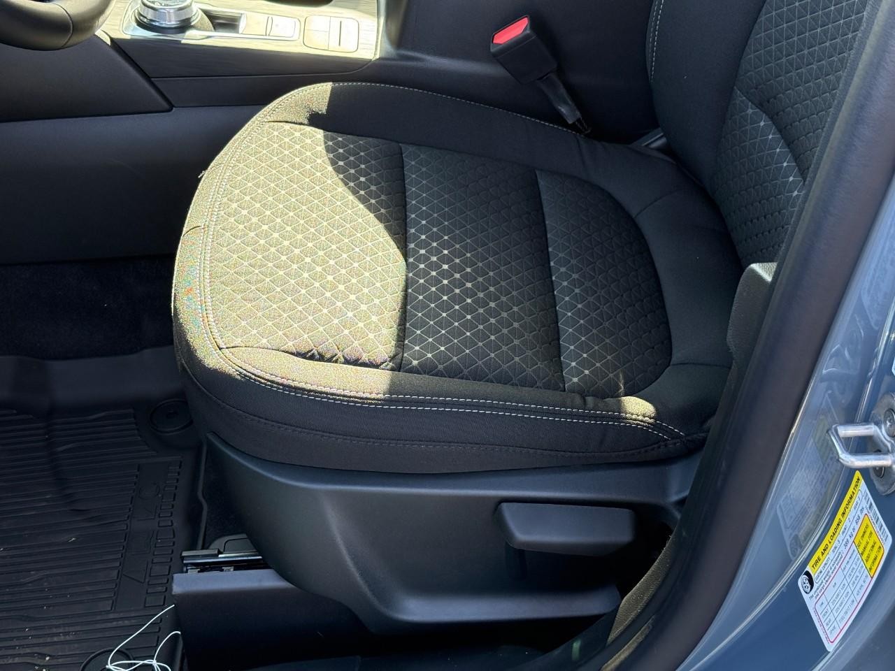 Ford Escape Vehicle Full-screen Gallery Image 11