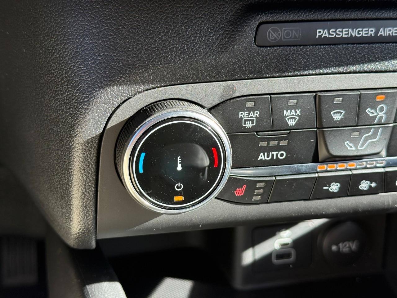 Ford Escape Vehicle Full-screen Gallery Image 15