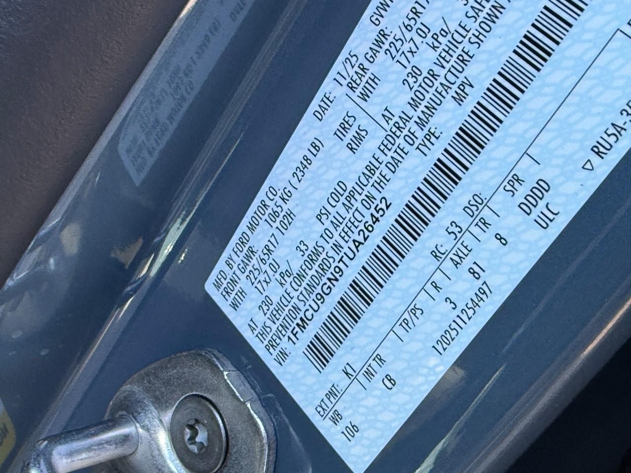 Ford Escape Vehicle Full-screen Gallery Image 17