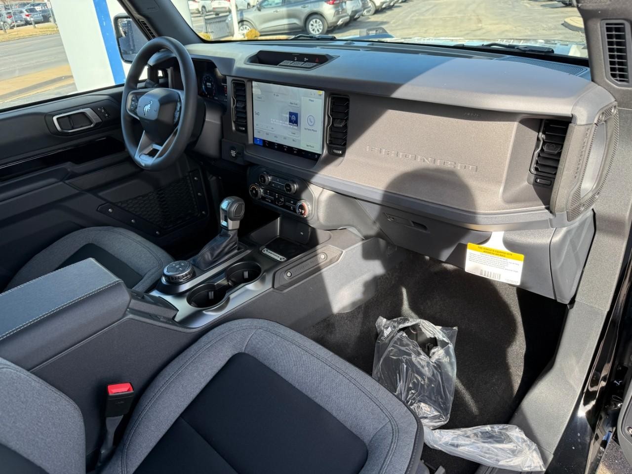 Ford Bronco Vehicle Full-screen Gallery Image 07