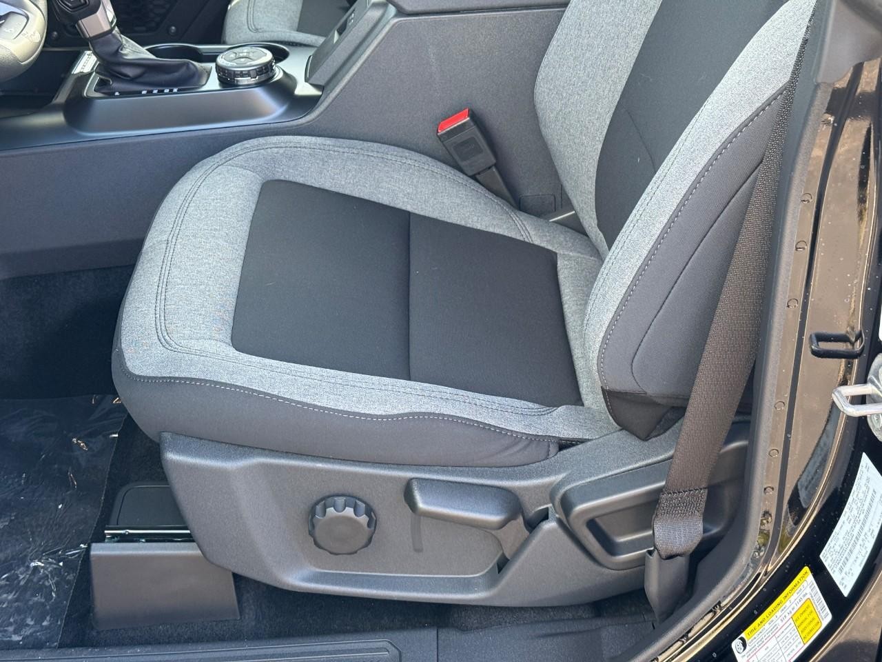 Ford Bronco Vehicle Full-screen Gallery Image 09