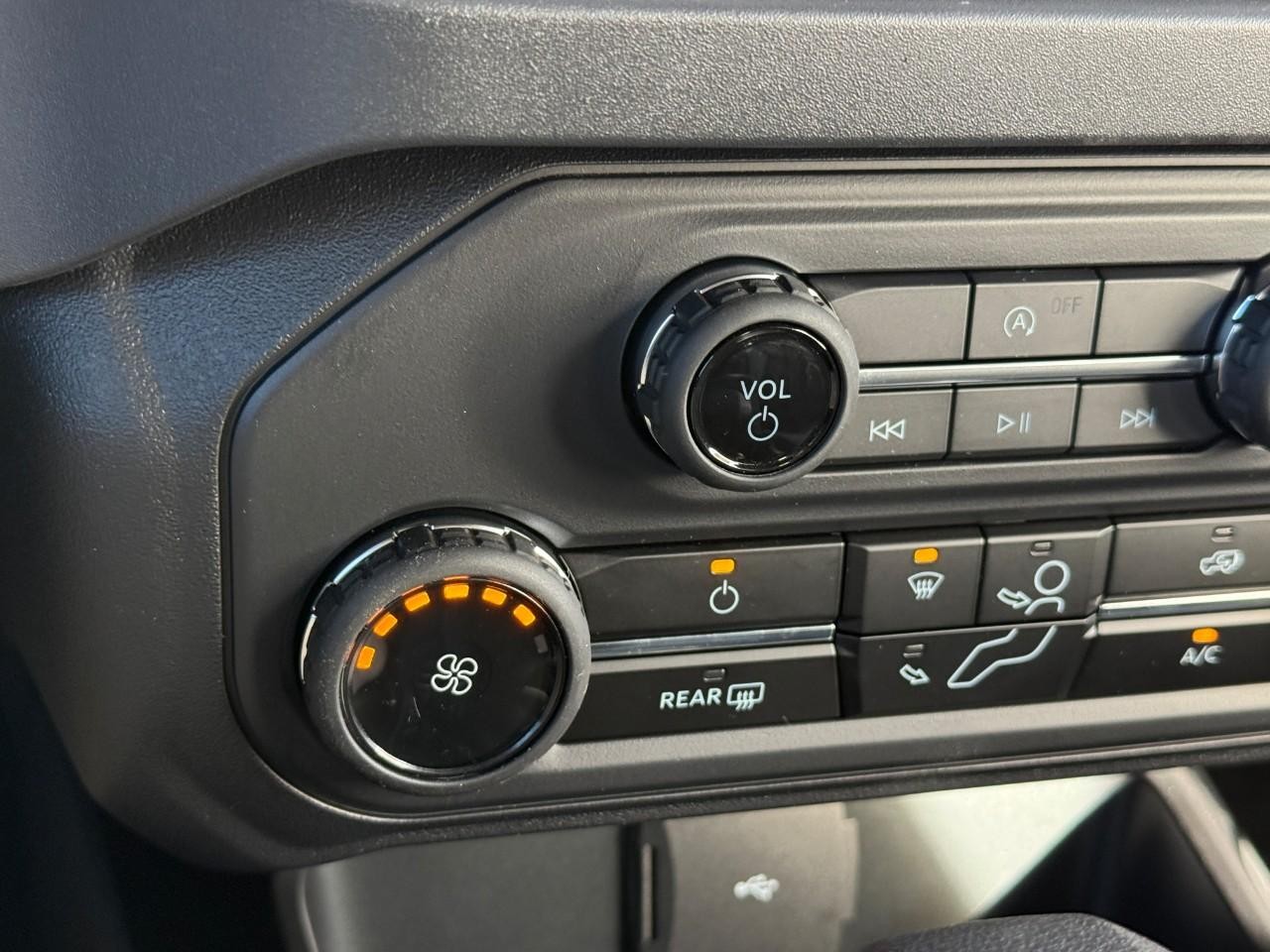 Ford Bronco Vehicle Full-screen Gallery Image 14