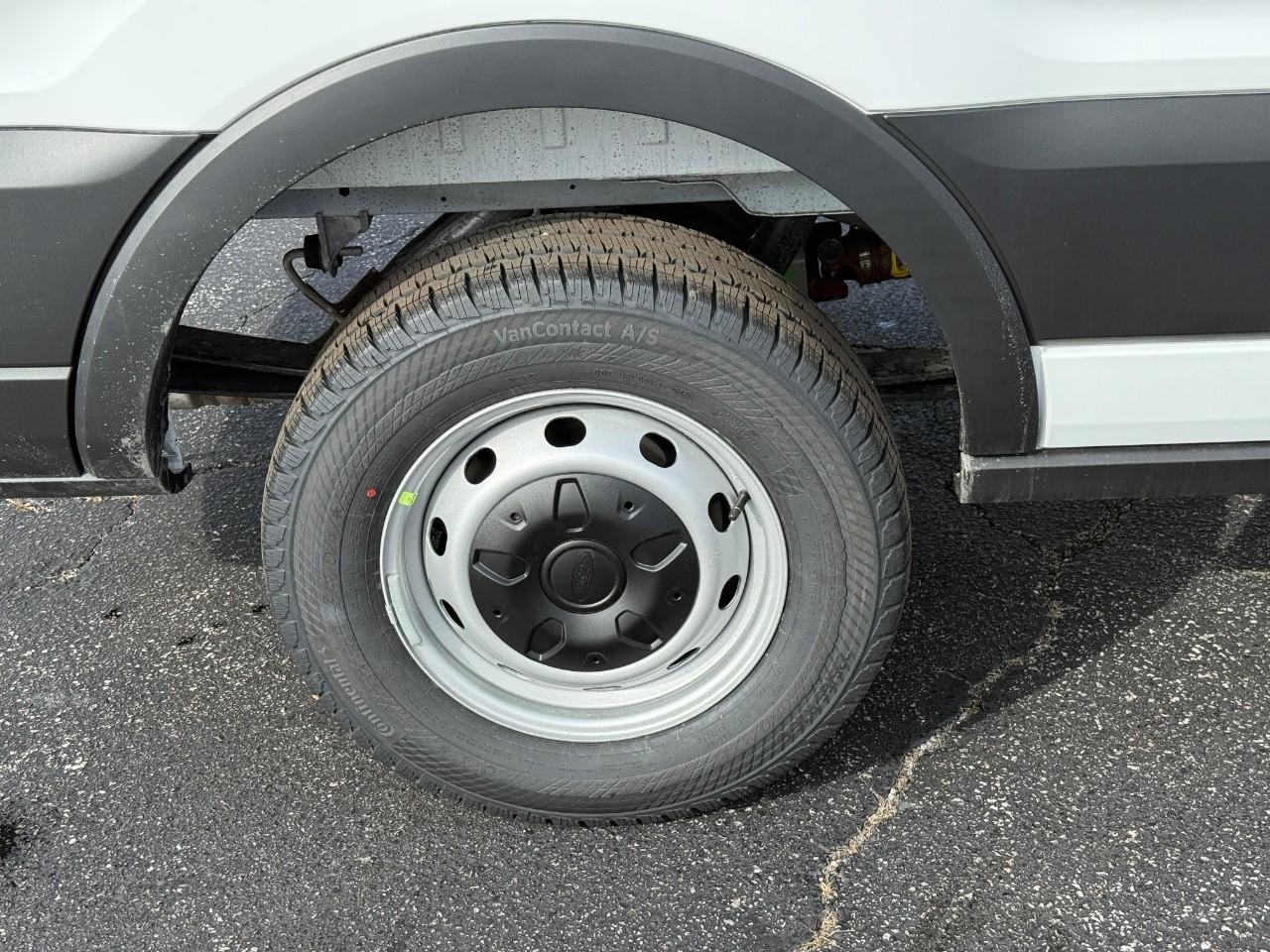 Ford Transit Cargo Van Vehicle Full-screen Gallery Image 04