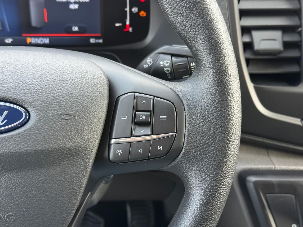 Ford Transit Cargo Van Vehicle Full-screen Gallery Image 09