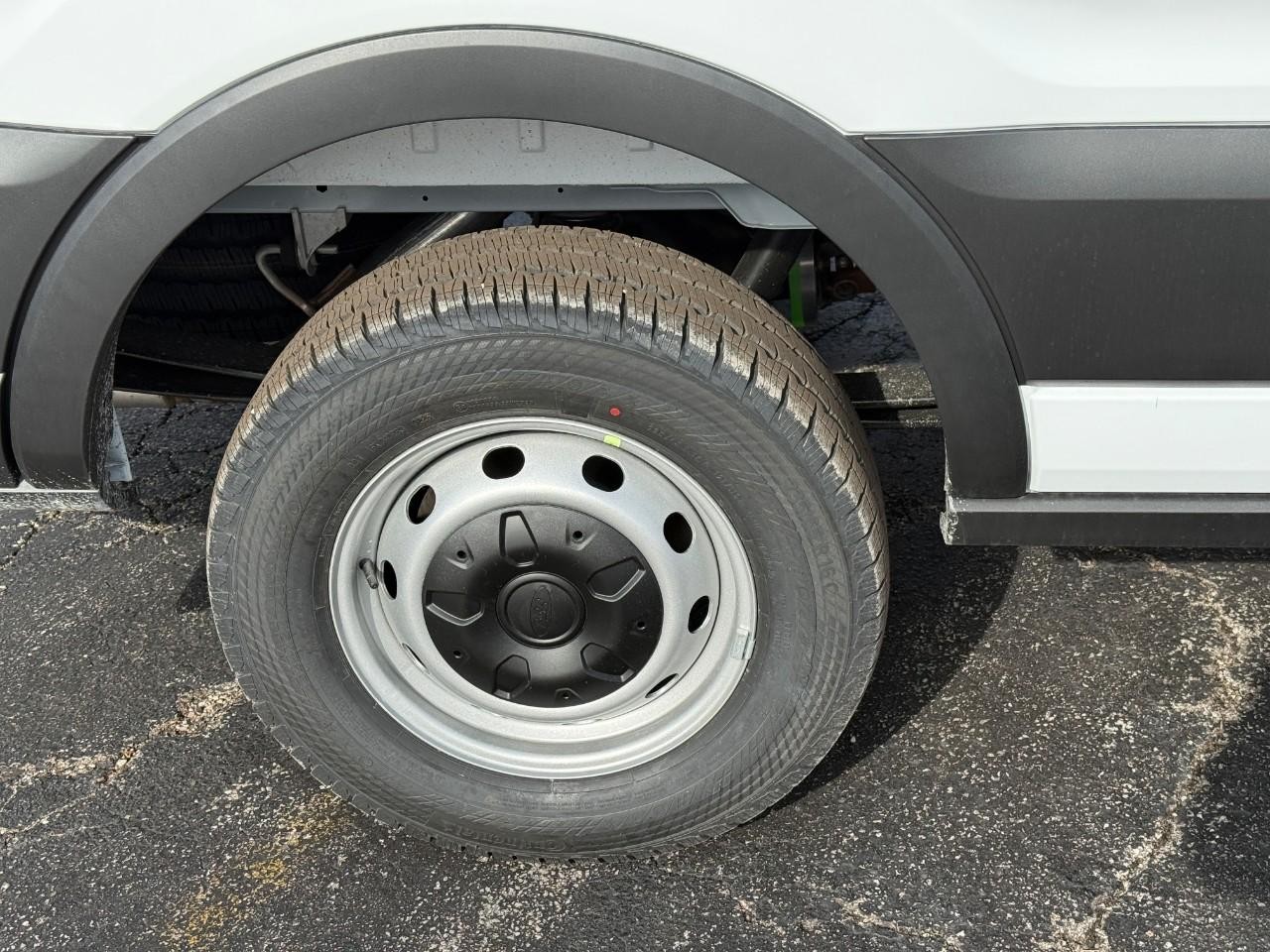 Ford Transit Cargo Van Vehicle Full-screen Gallery Image 04