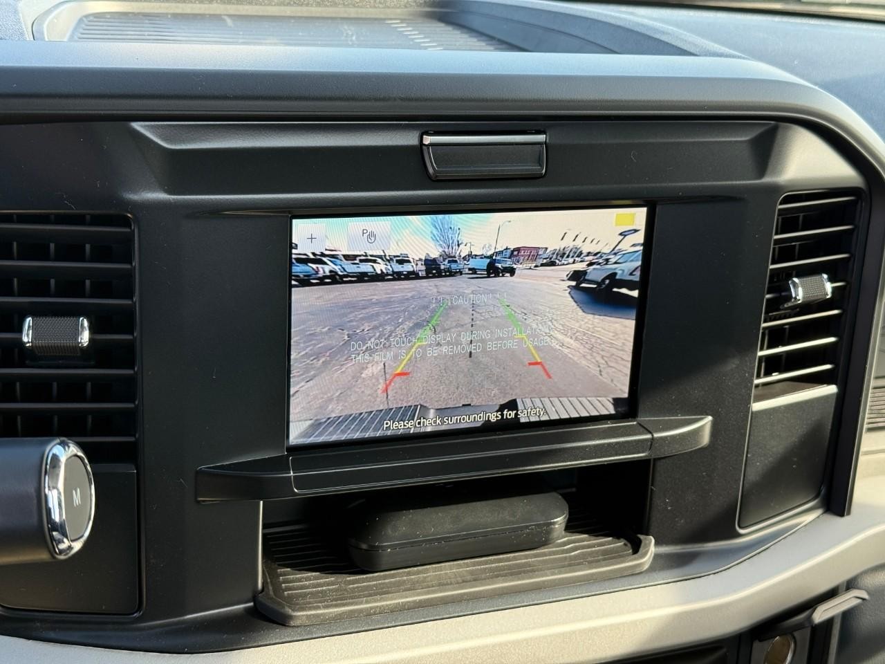 Ford Super Duty F-350 SRW Vehicle Full-screen Gallery Image 11