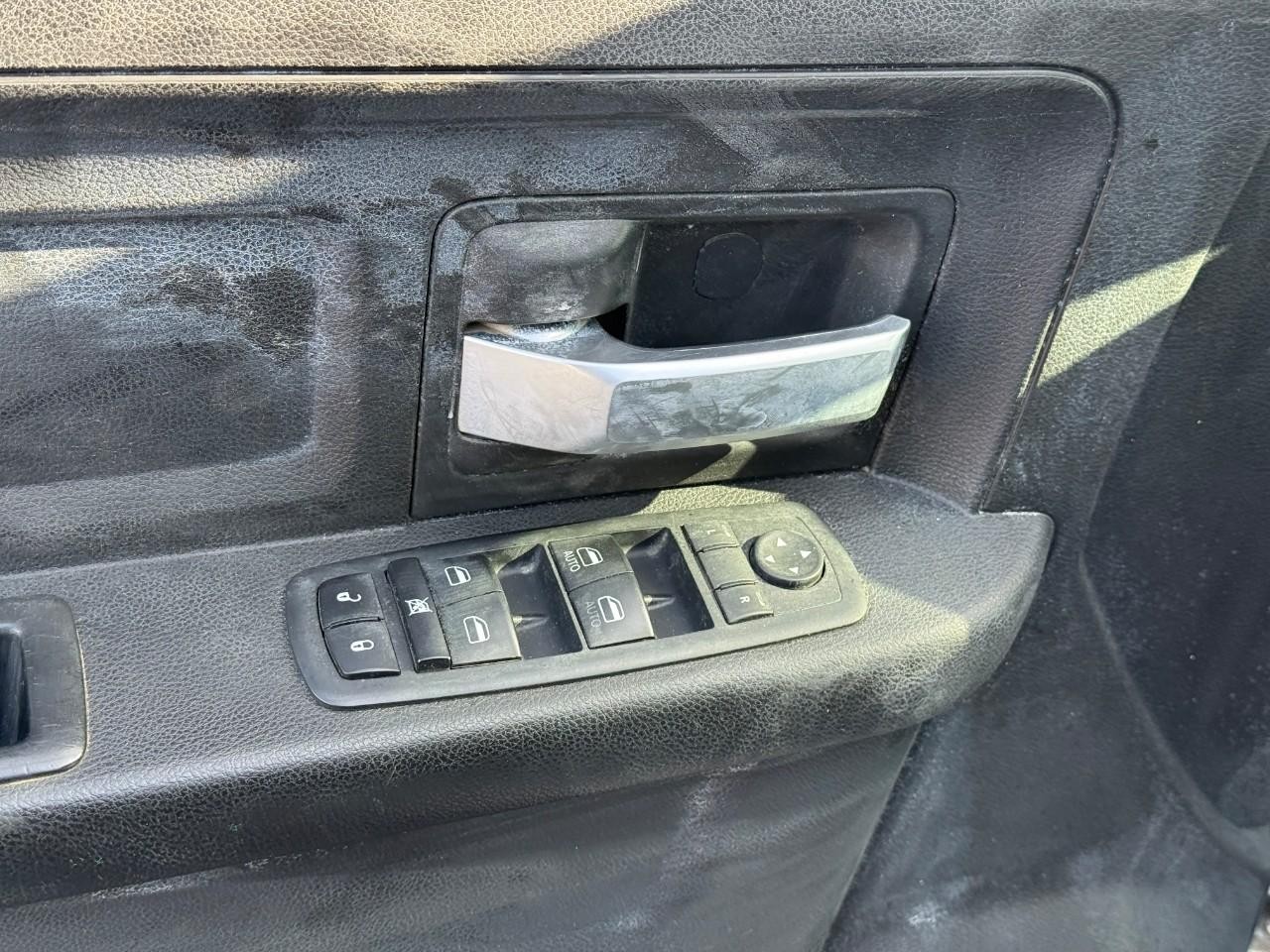 Ram 2500 Vehicle Full-screen Gallery Image 16