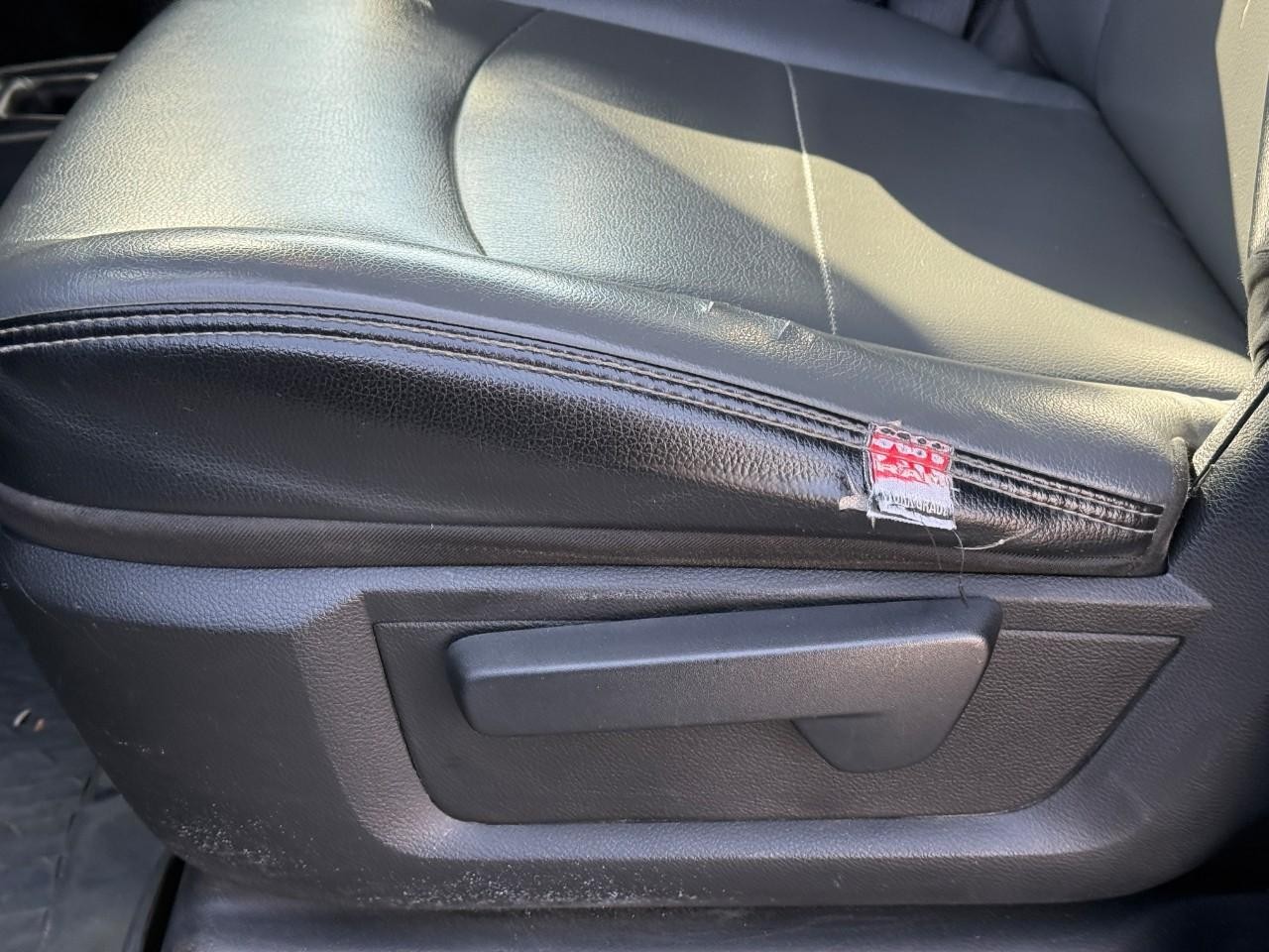 Ram 2500 Vehicle Full-screen Gallery Image 18