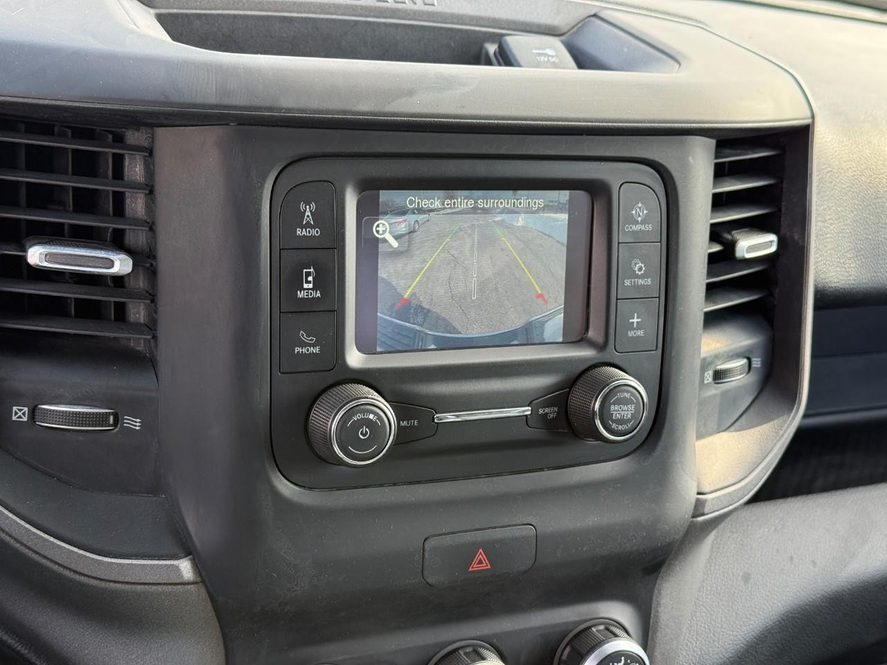 Ram 2500 Vehicle Full-screen Gallery Image 23