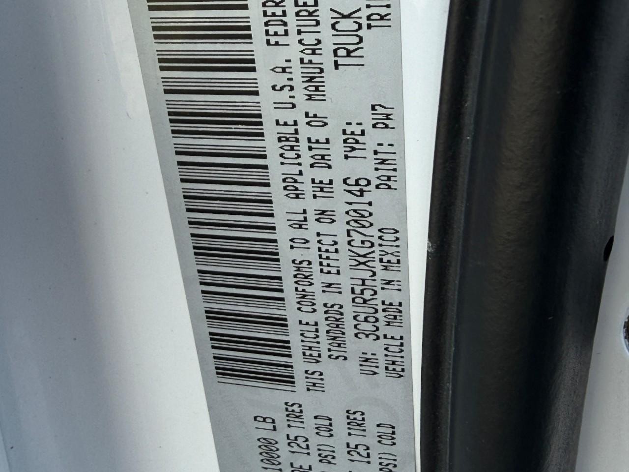 Ram 2500 Vehicle Full-screen Gallery Image 24