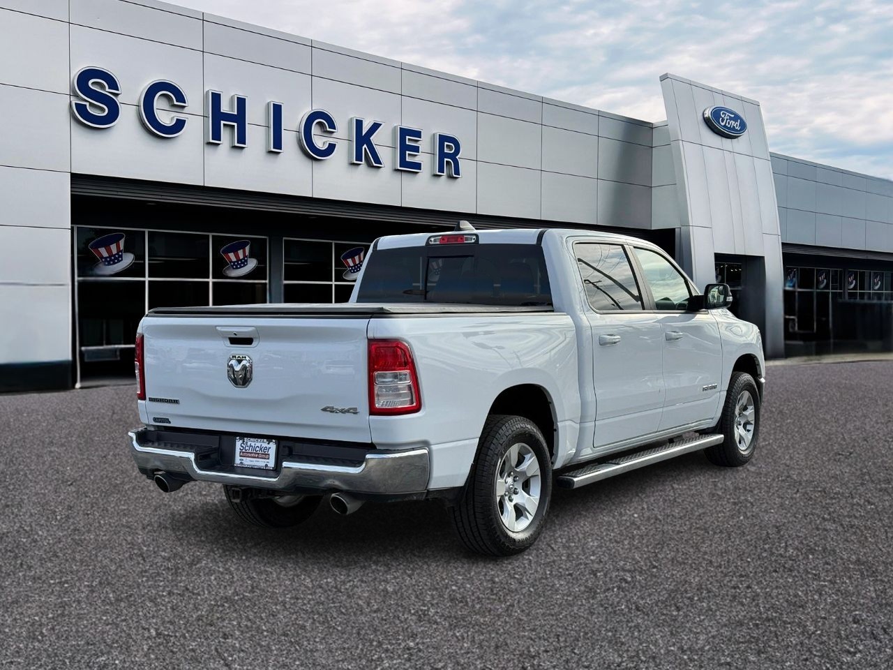 Ram 1500 Vehicle Full-screen Gallery Image 02