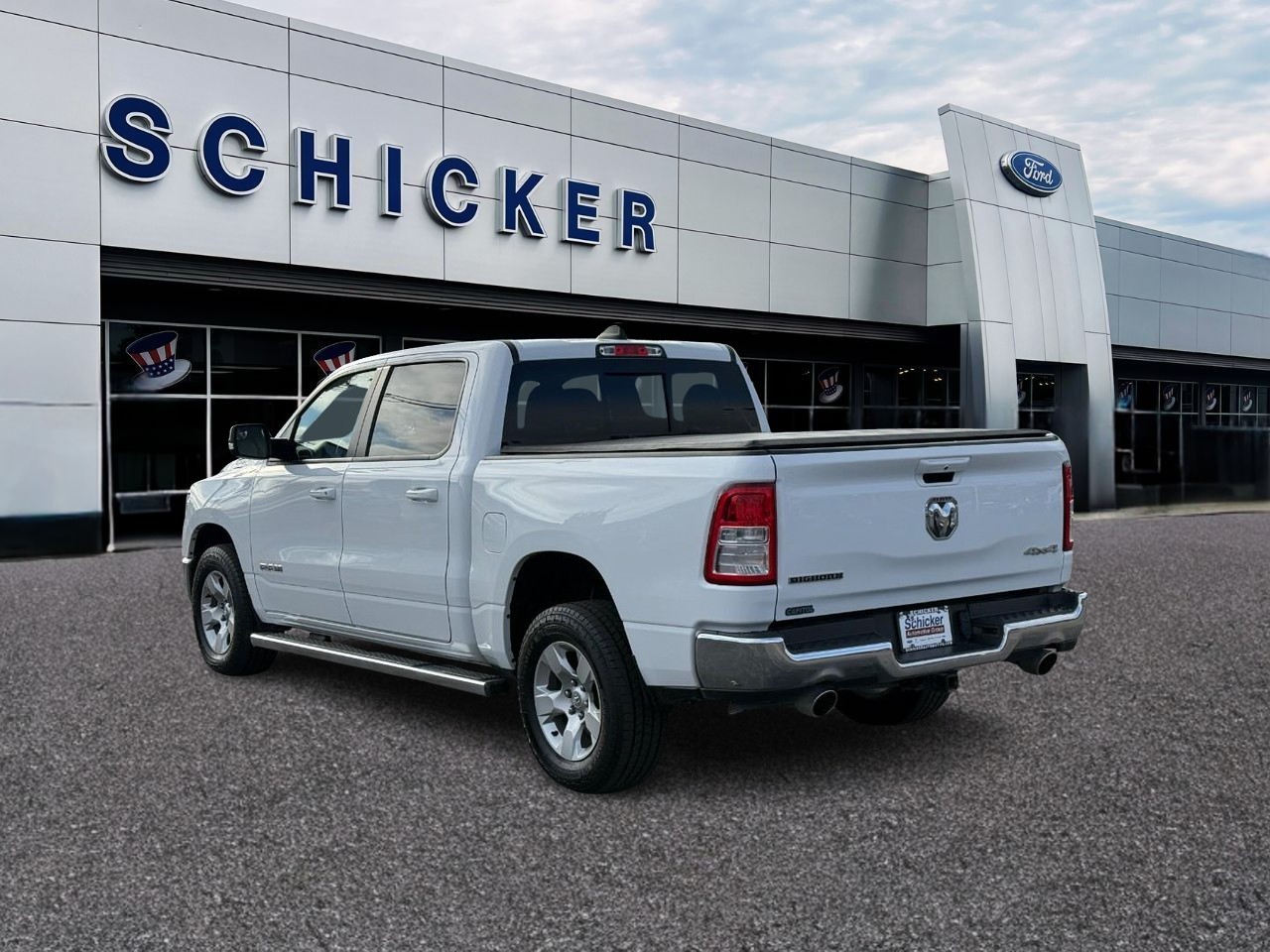 Ram 1500 Vehicle Full-screen Gallery Image 03