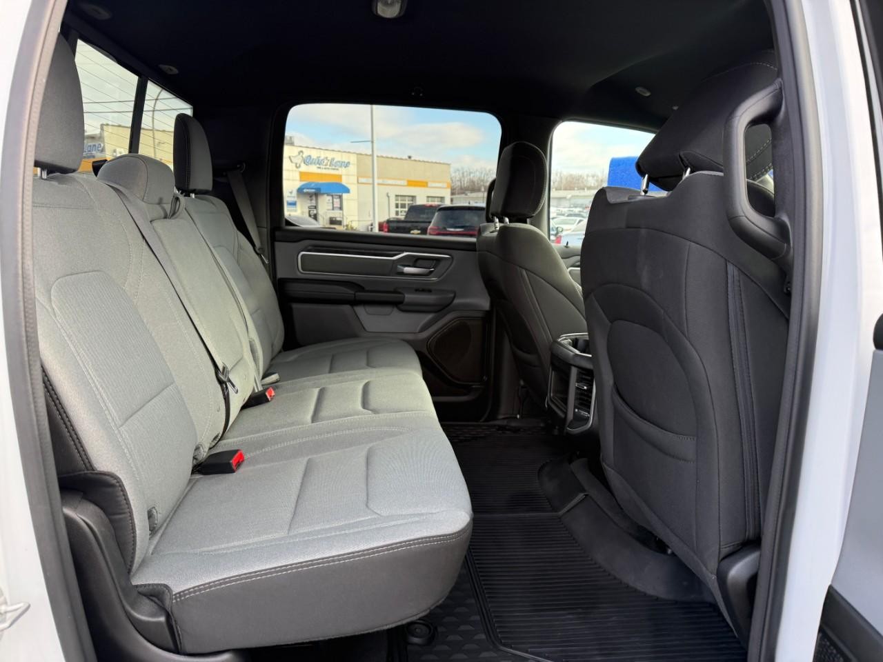 Ram 1500 Vehicle Full-screen Gallery Image 10