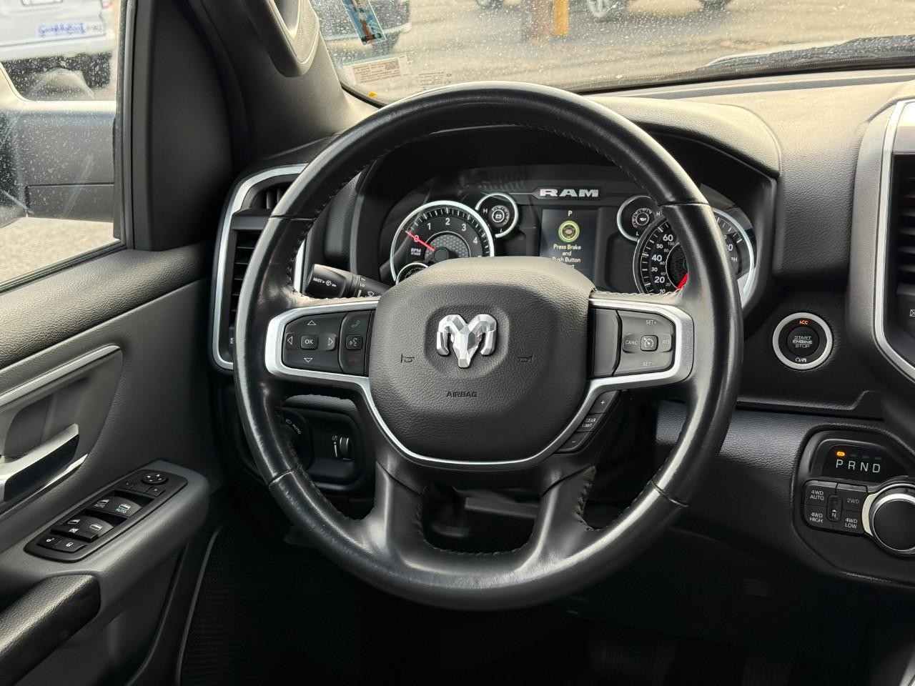 Ram 1500 Vehicle Full-screen Gallery Image 12
