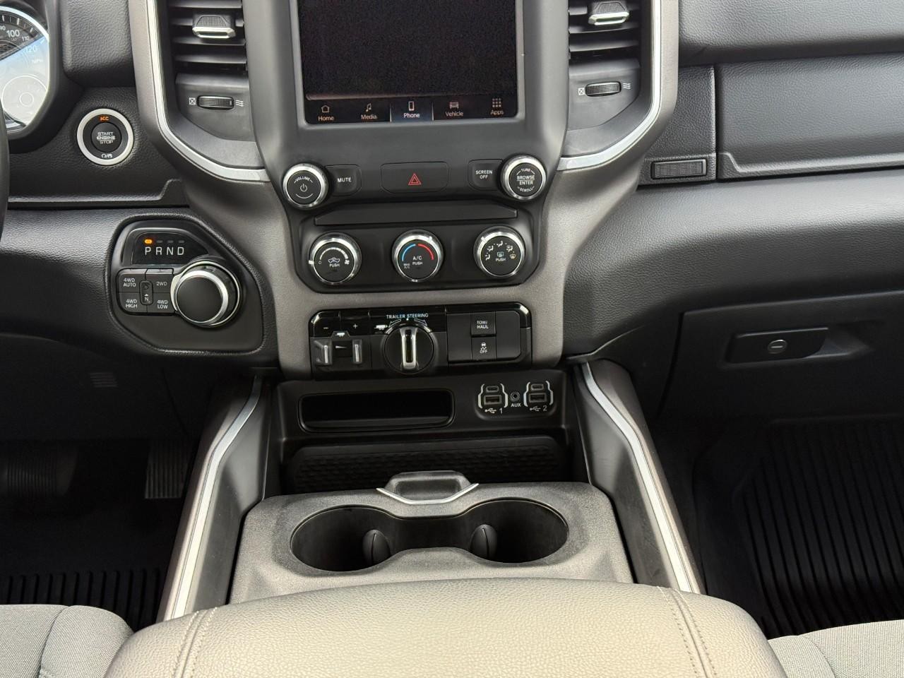 Ram 1500 Vehicle Full-screen Gallery Image 14