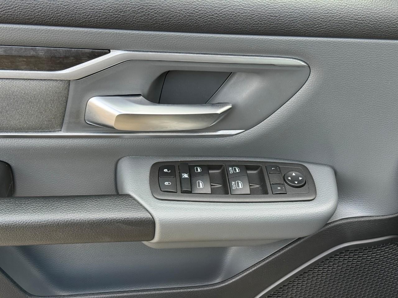 Ram 1500 Vehicle Full-screen Gallery Image 15