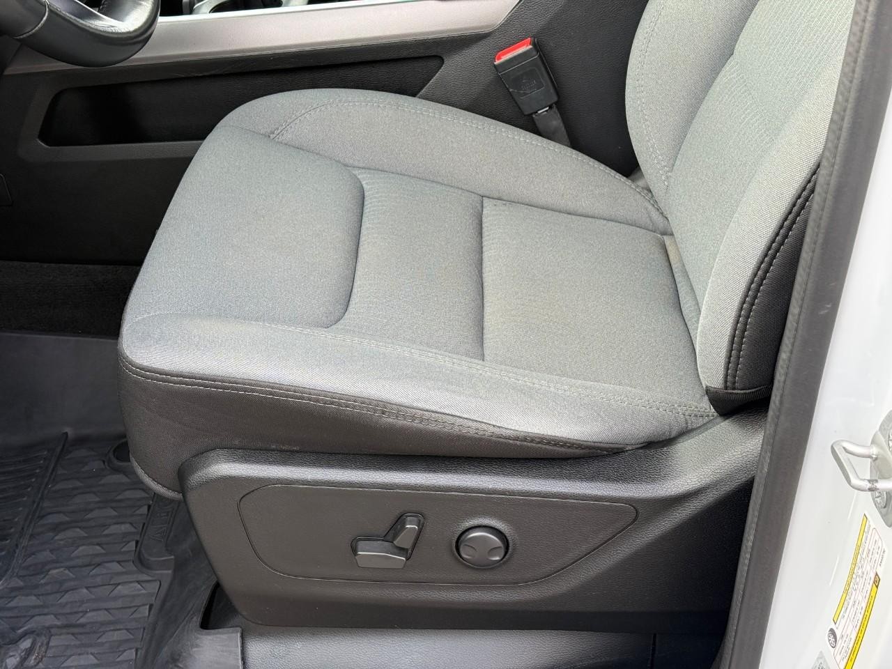 Ram 1500 Vehicle Full-screen Gallery Image 16