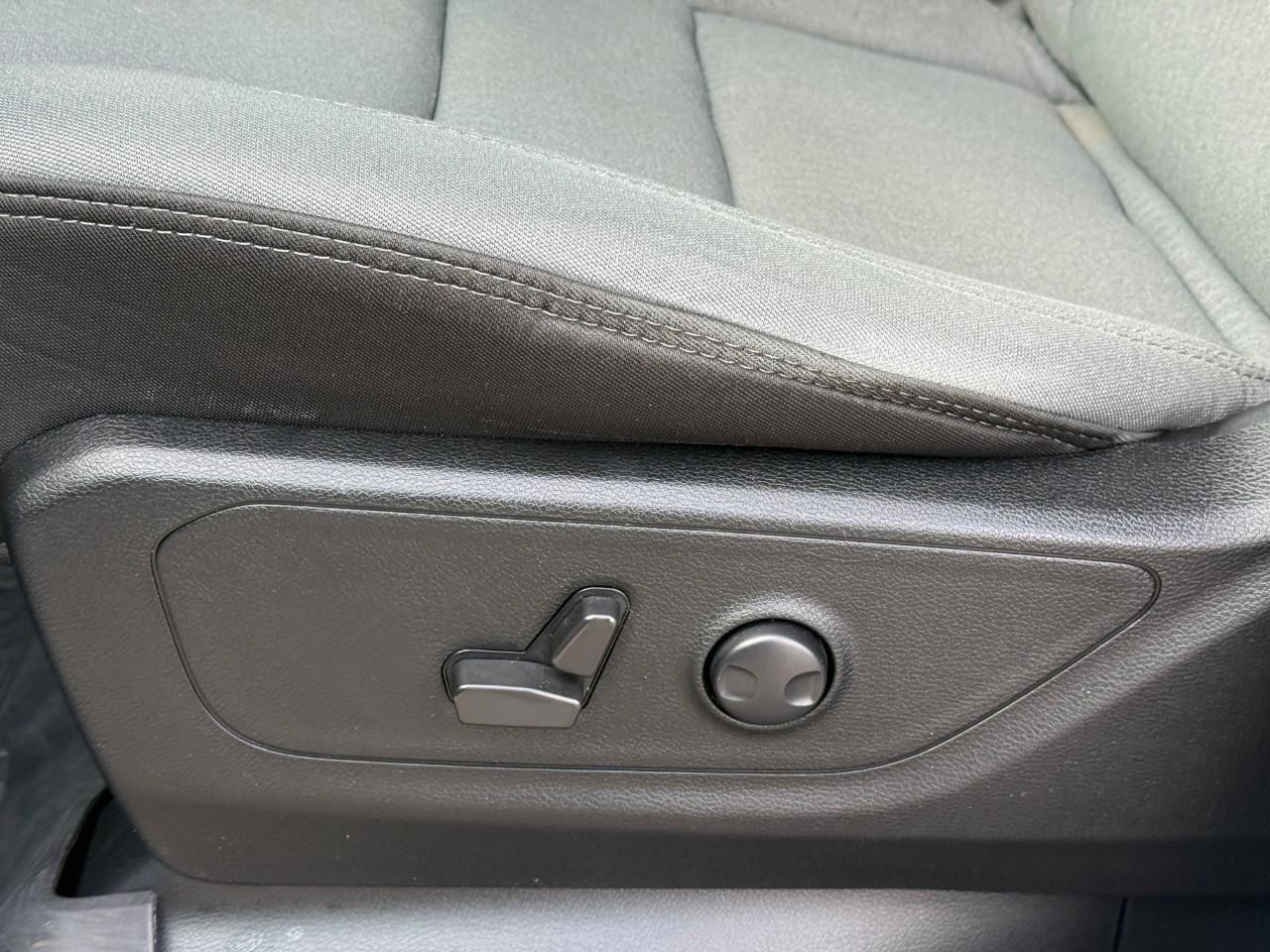 Ram 1500 Vehicle Full-screen Gallery Image 17