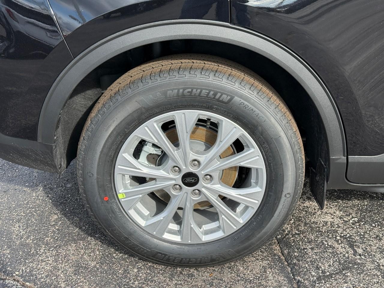 Ford Escape Vehicle Full-screen Gallery Image 04