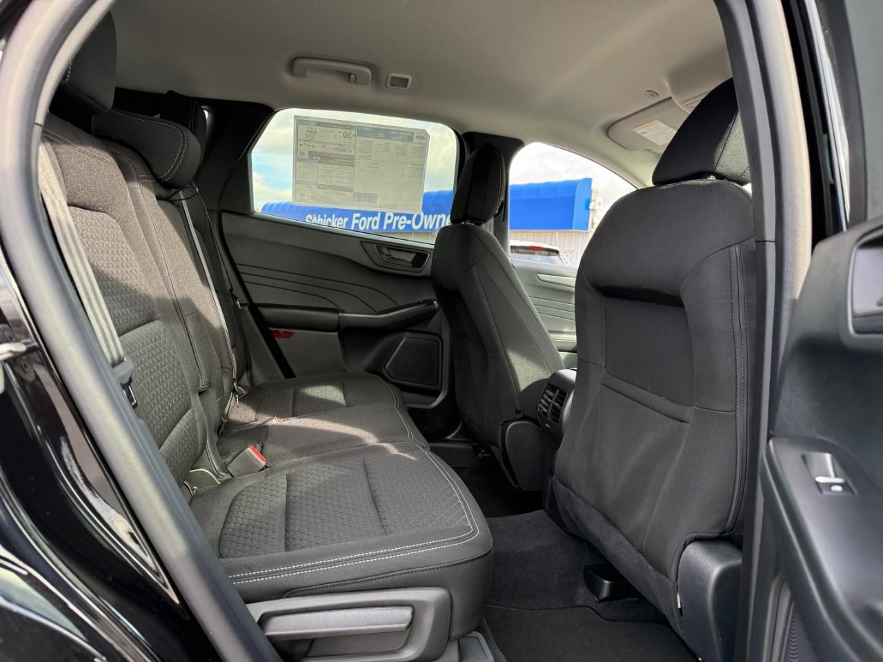 Ford Escape Vehicle Full-screen Gallery Image 05