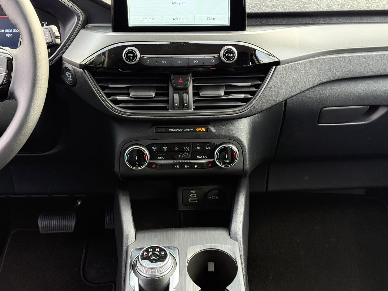 Ford Escape Vehicle Full-screen Gallery Image 09