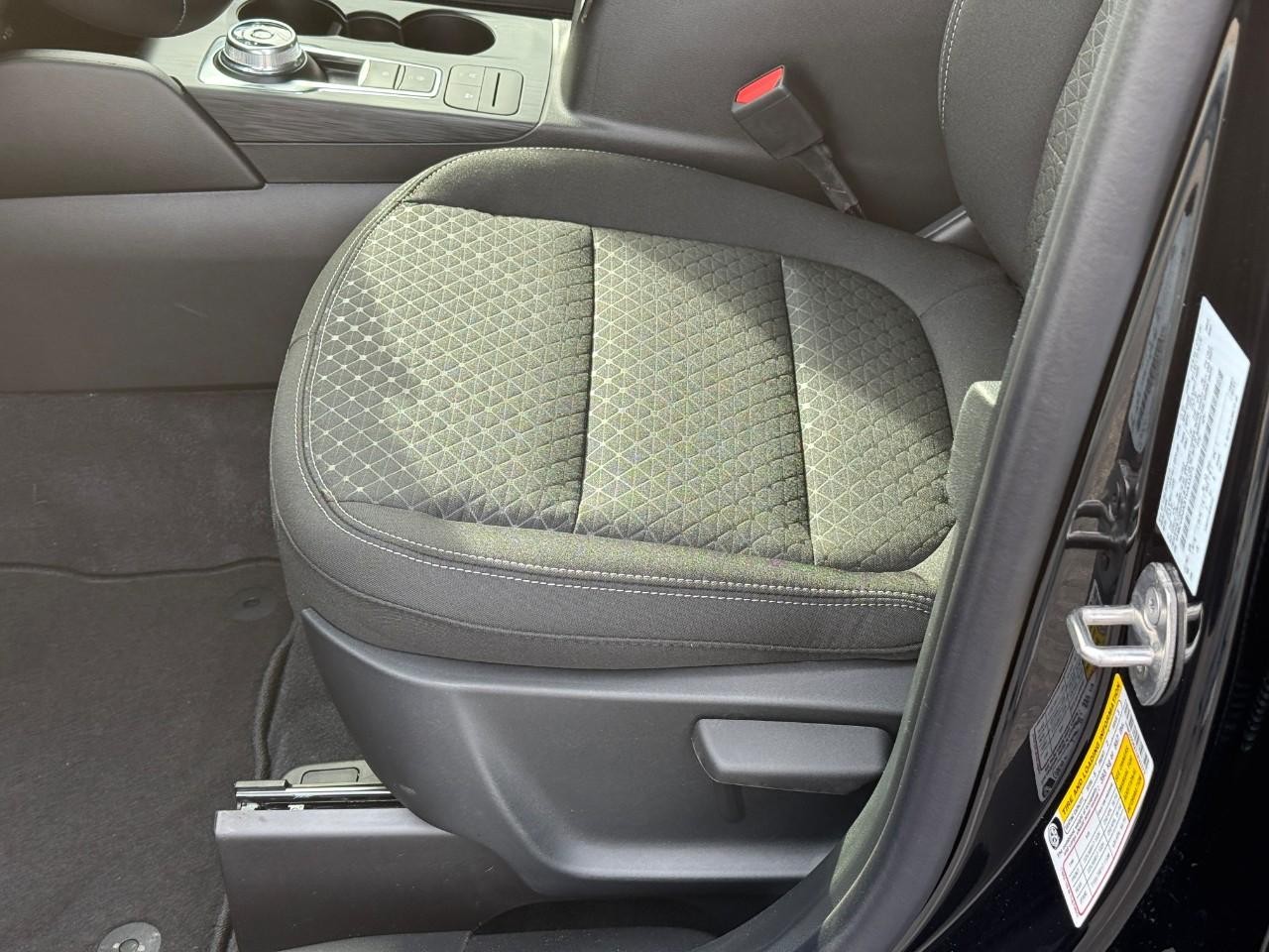 Ford Escape Vehicle Full-screen Gallery Image 12