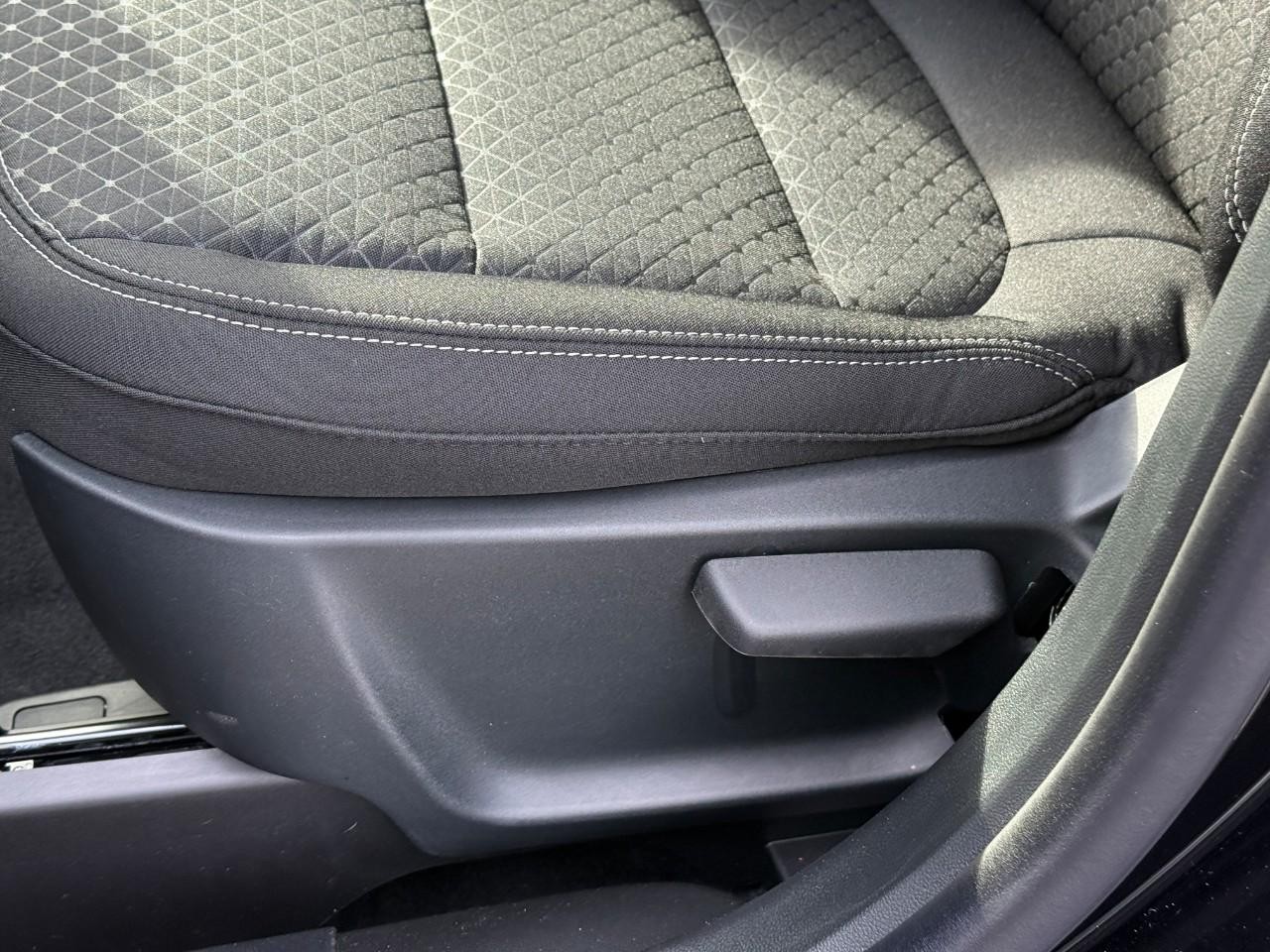 Ford Escape Vehicle Full-screen Gallery Image 13