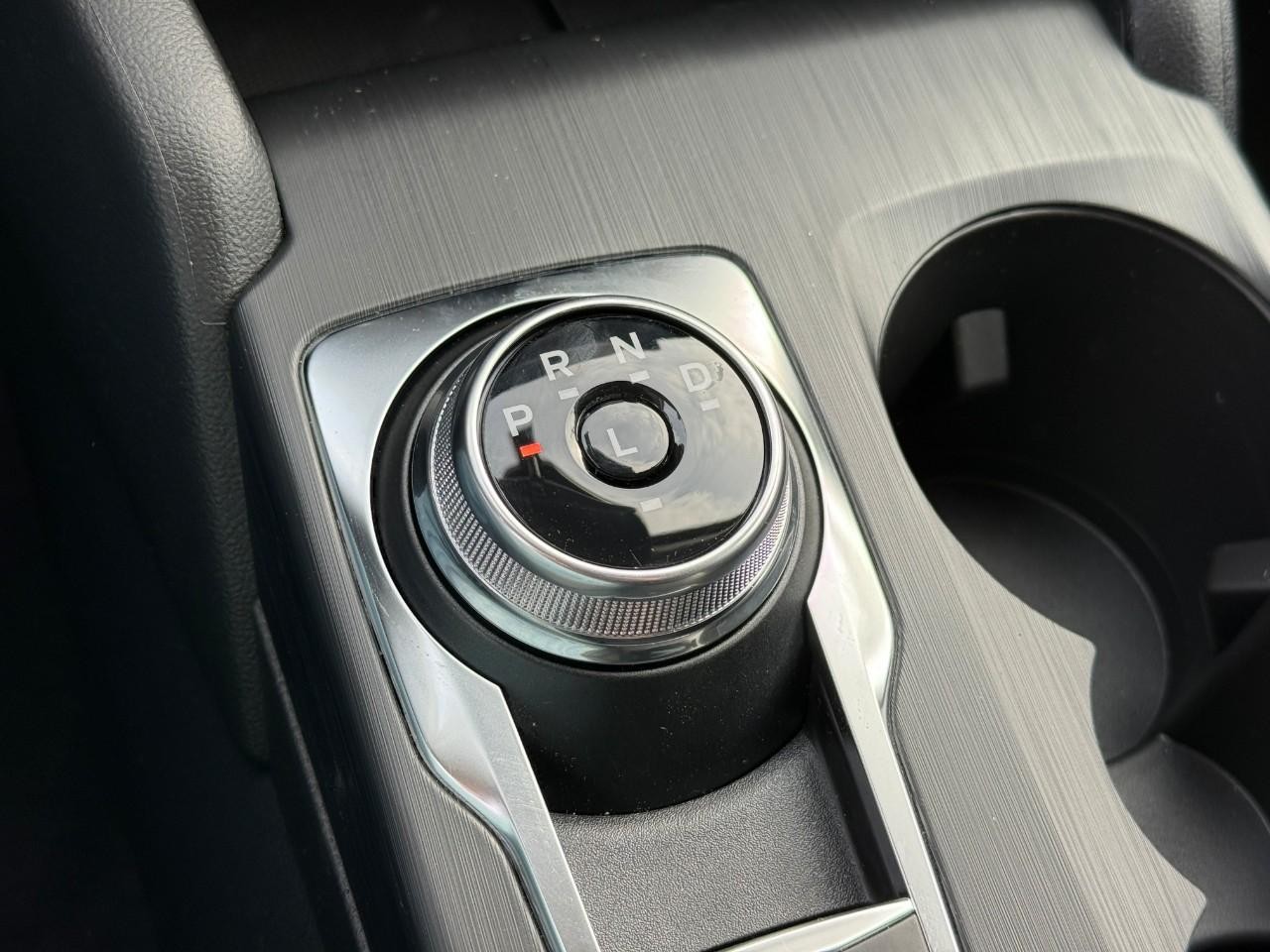 Ford Escape Vehicle Full-screen Gallery Image 16